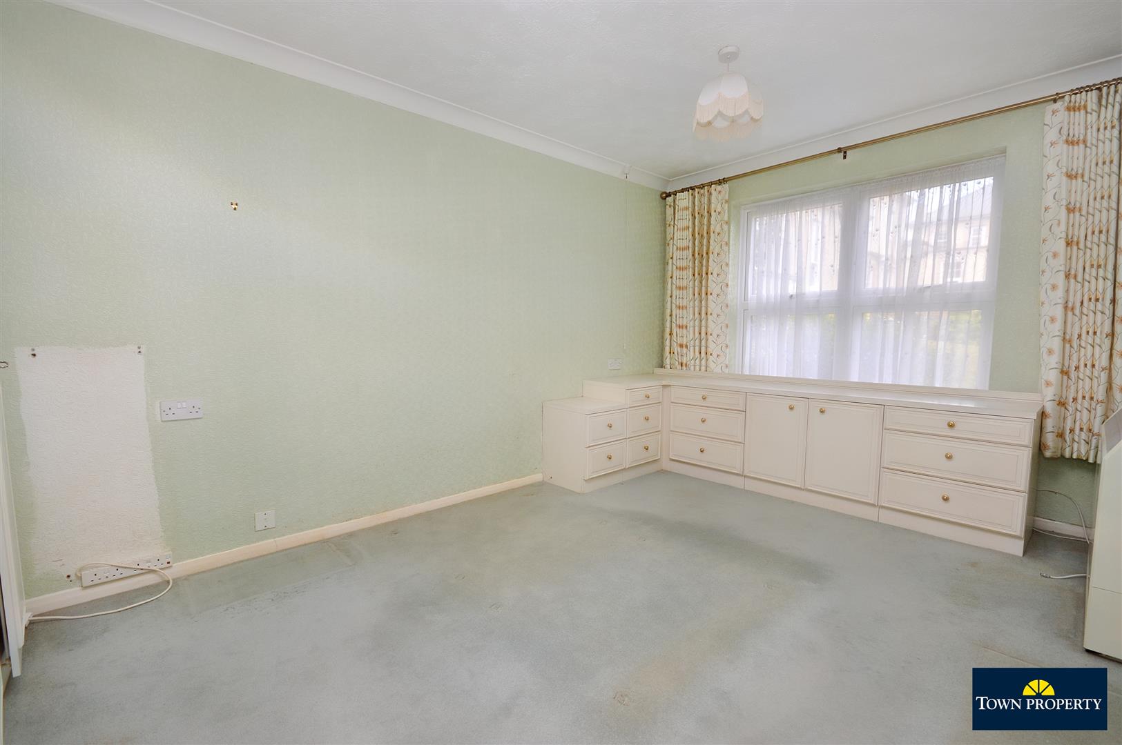 Property Details for Fairfield Road Eastbourne BN20 7NF Town